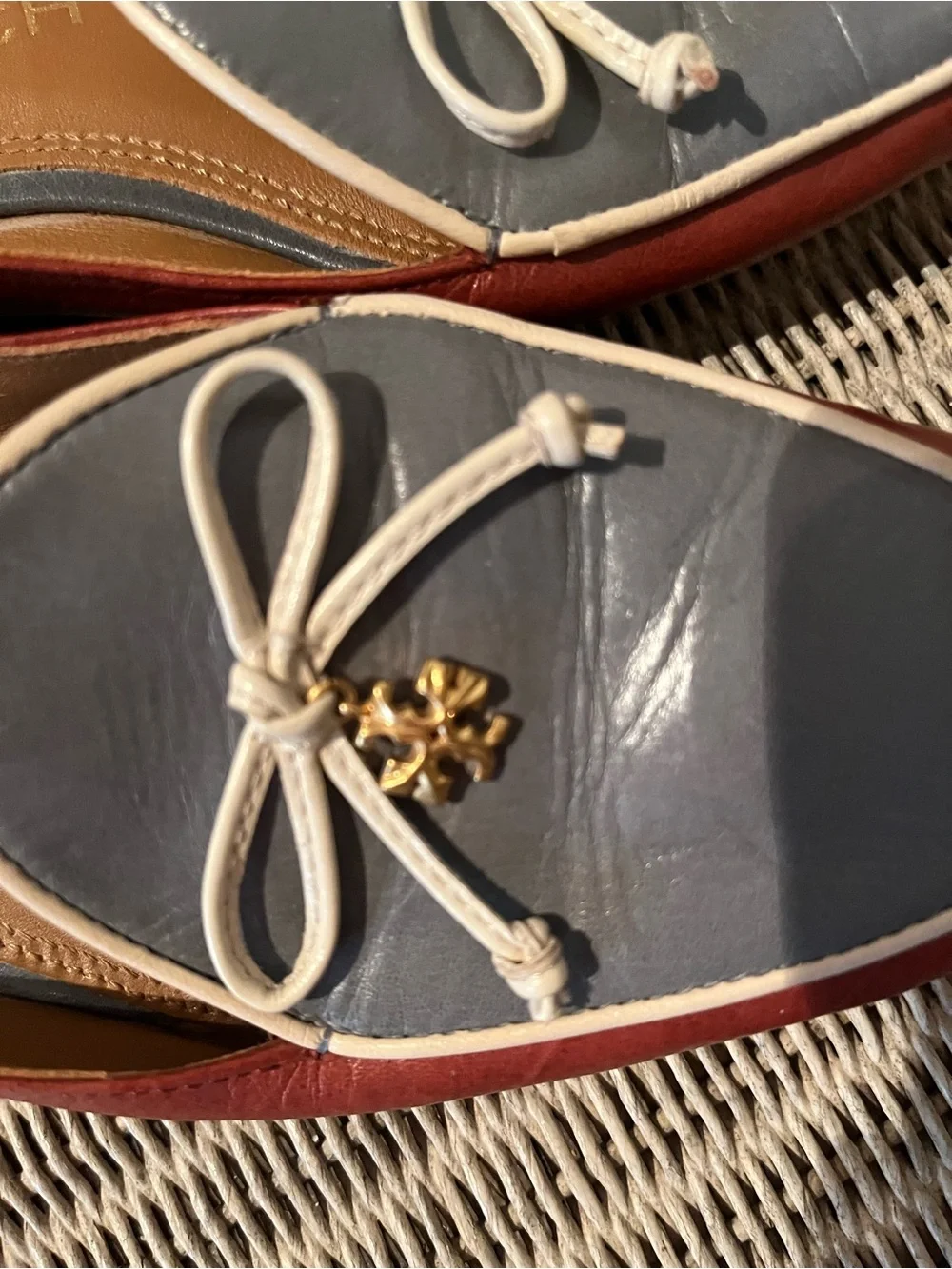Women’s Tory Burch Two-Tone Leather Bow Loafers in Grey, Tan & leather Size 7